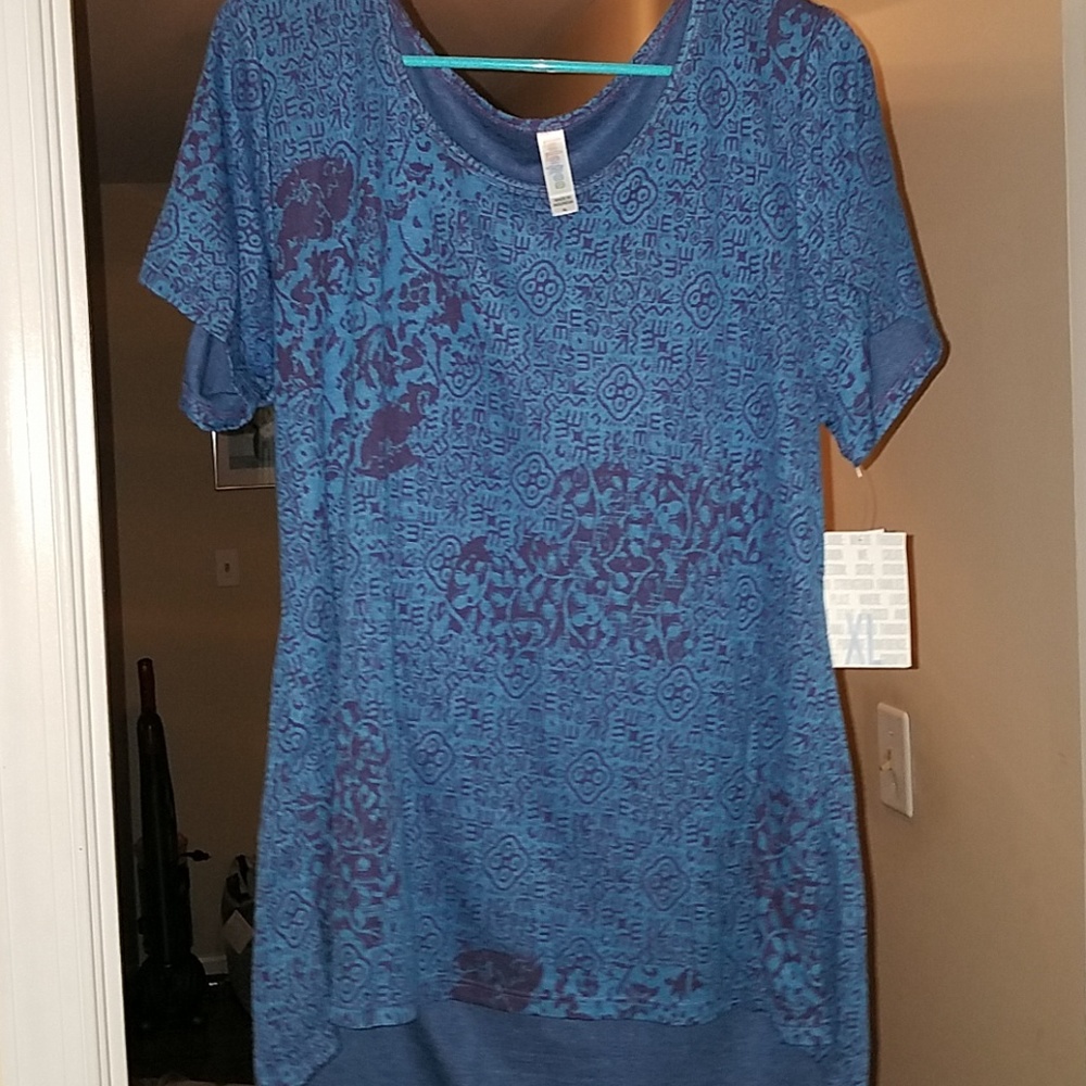 Brand new XL Lularoe Classic Tee